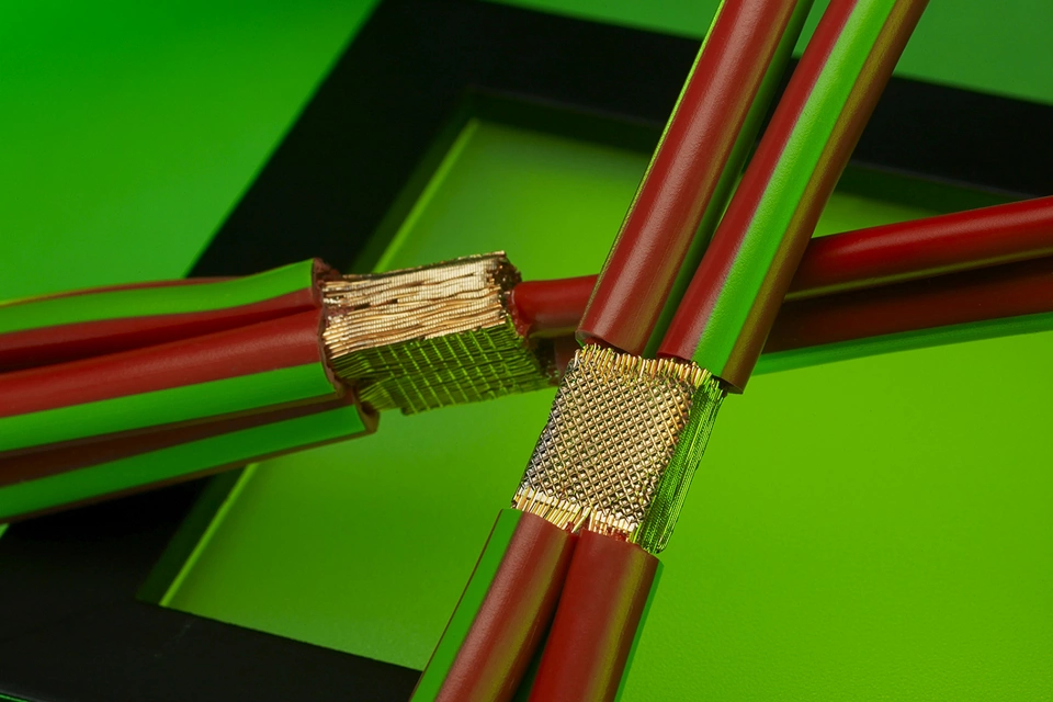 Wire splice, red, green wires, copper on green background